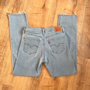 Levi's Women's Light Blue Jeans 314 Shaping Straight Size 29